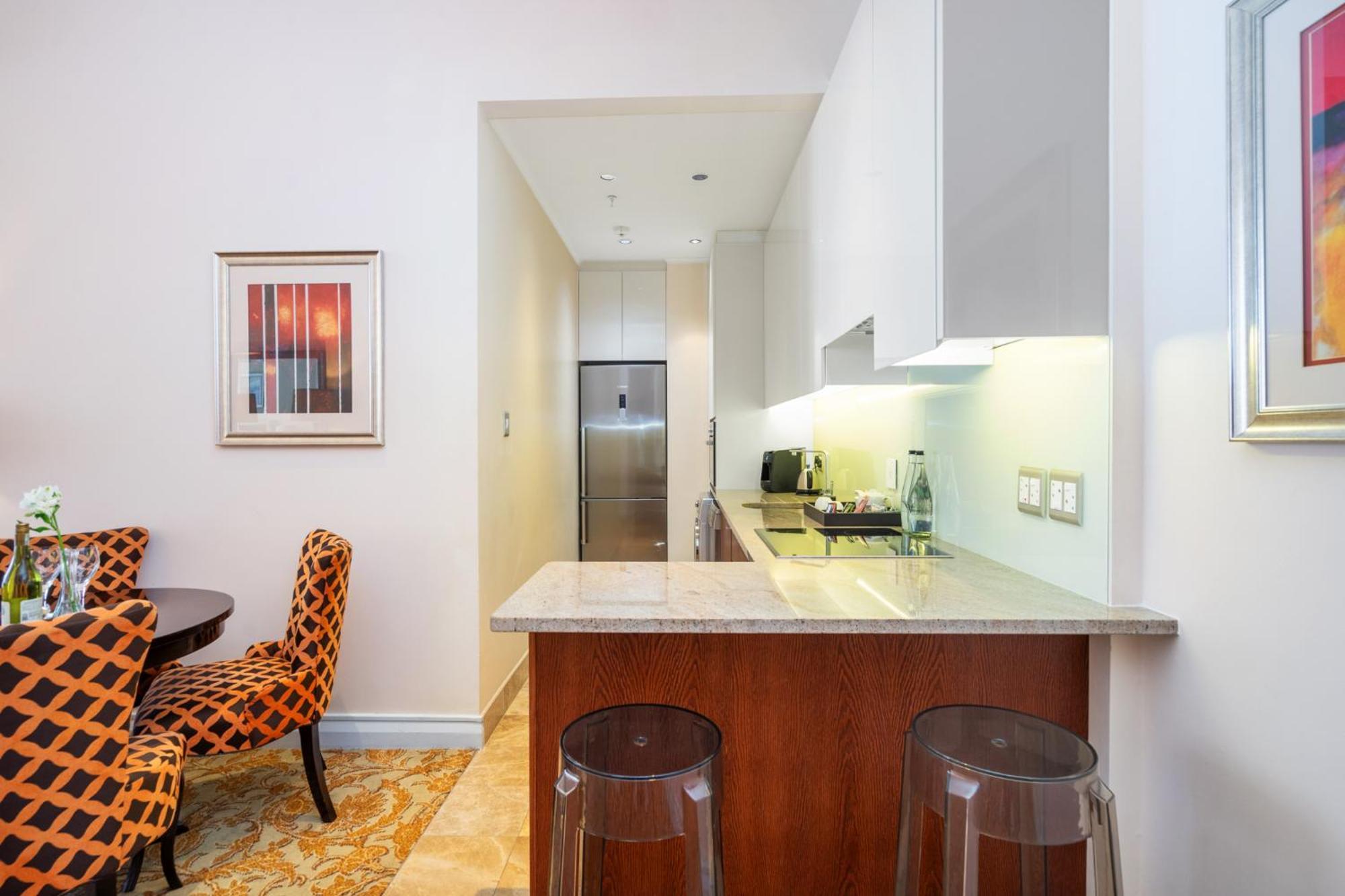 Hotel Taj 305